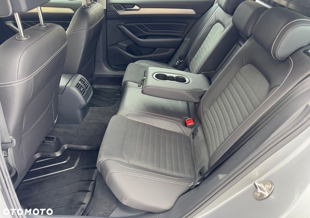 Volkswagen Passat Variant 2.0 TDI EVO Elegance DSG - 38
