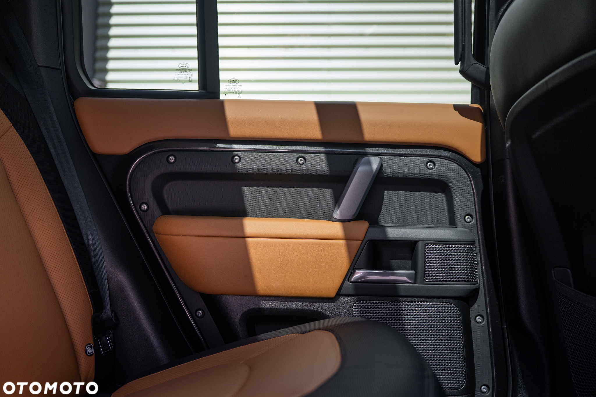 Land Rover Defender - 24