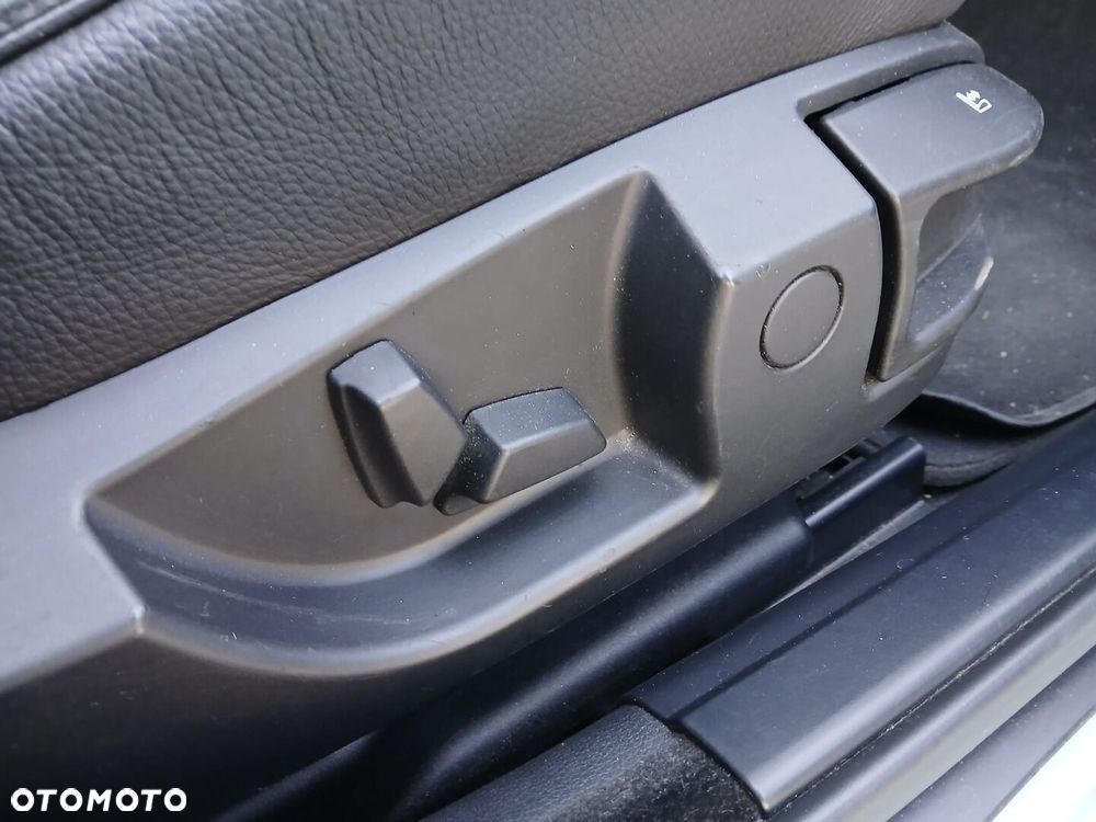 BMW Seria 5 540i - 33