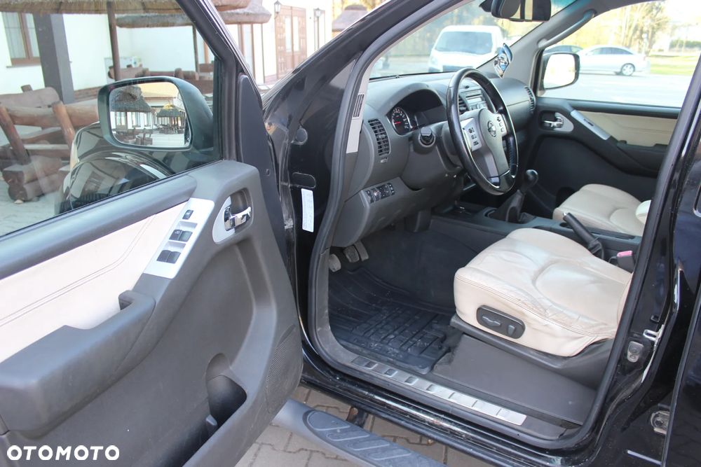 Nissan Navara 2.5 D Platinum - 6