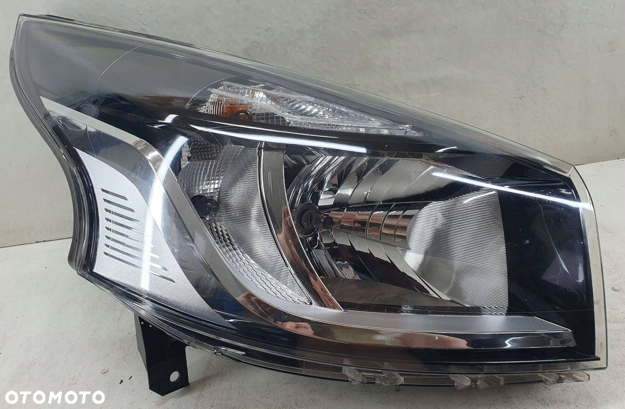 Renault Trafic III 3 14- (X82) prawa lampa przednia przód reflektor - 2