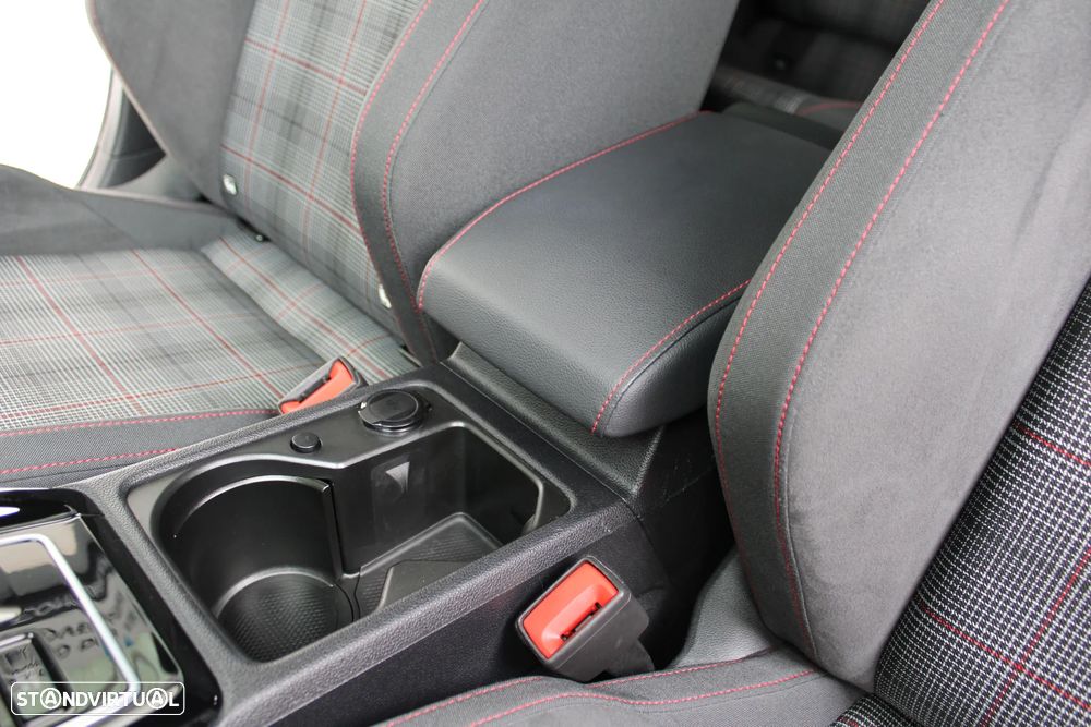 VW Golf 2.0 TSI GTI DSG Performance - 42