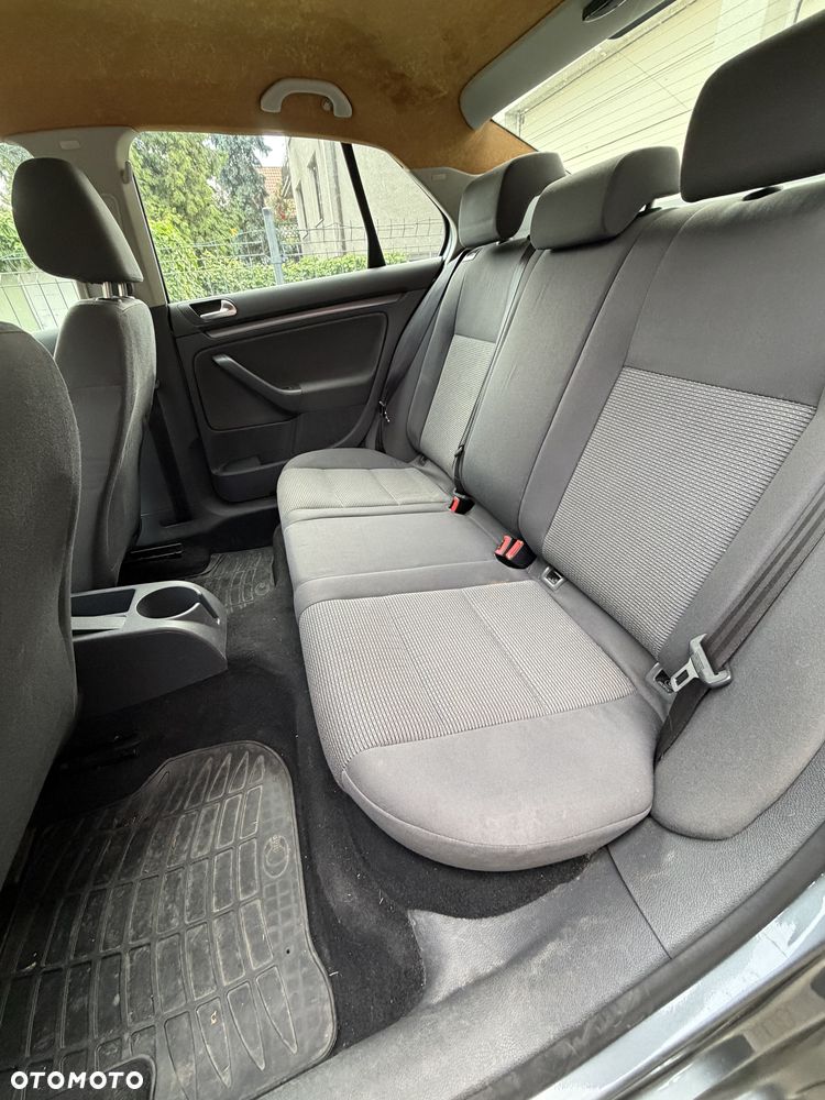 Volkswagen Jetta 1.6 Trendline - 19