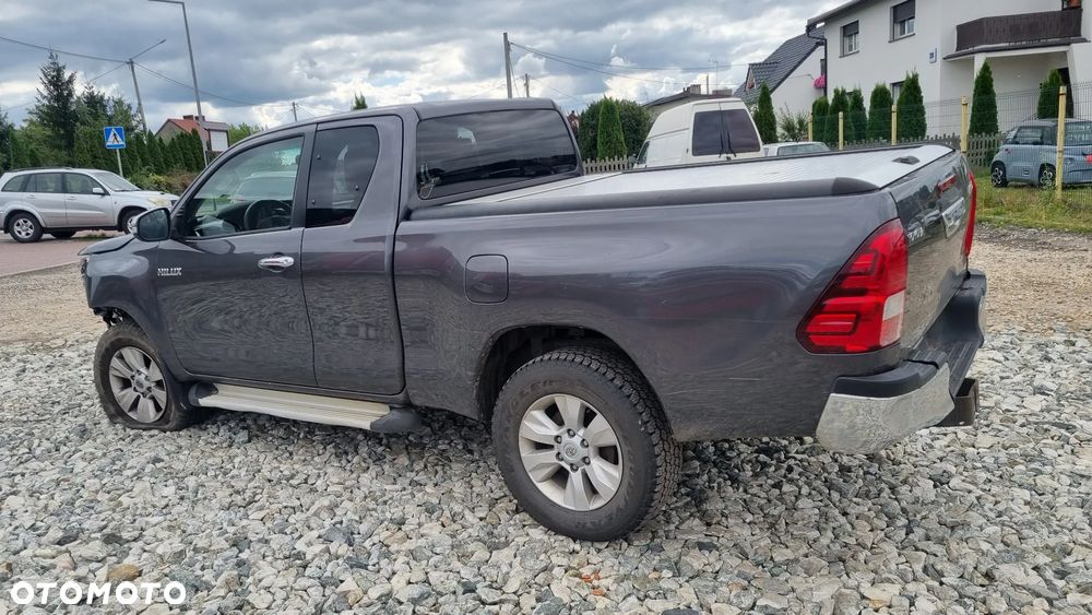 Toyota Hilux 4x4 Double Cab Executive - 11