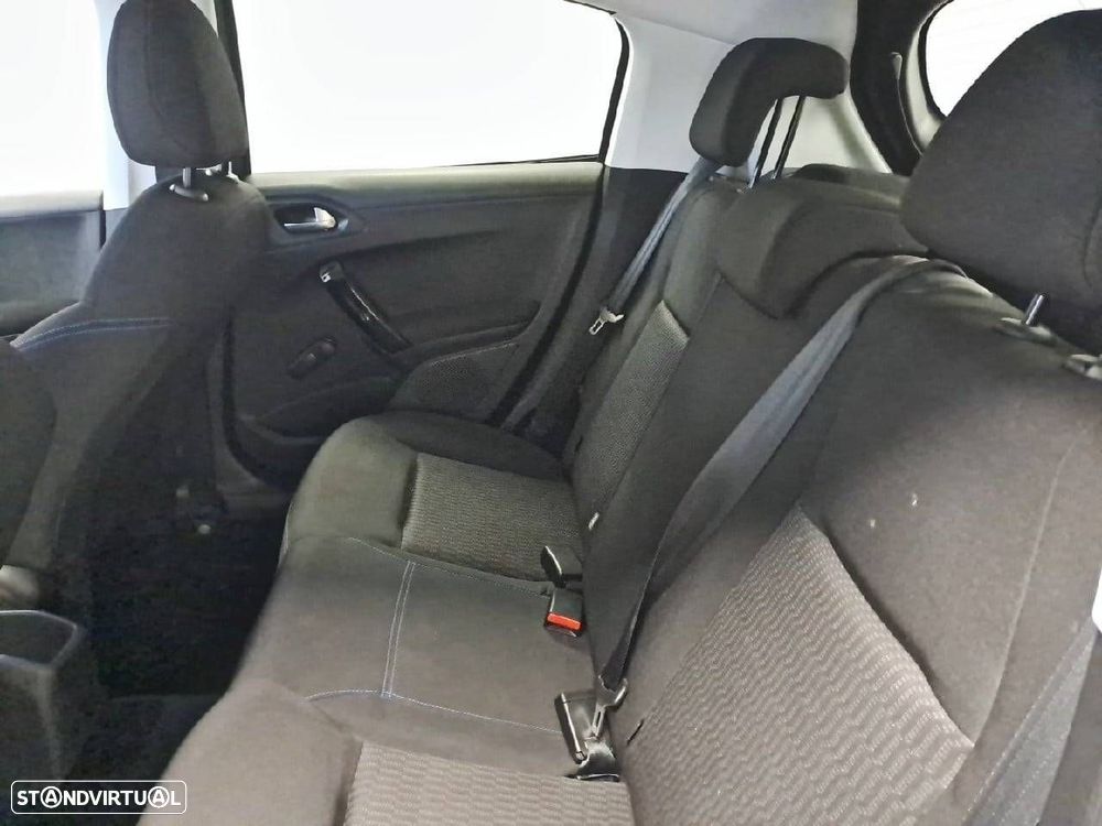 Peugeot 208 1.2 PureTech Signature - 10