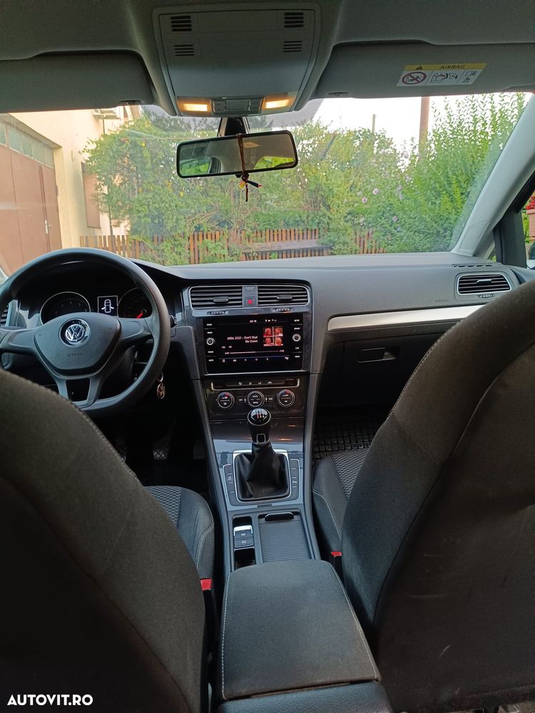 Volkswagen Golf - 11