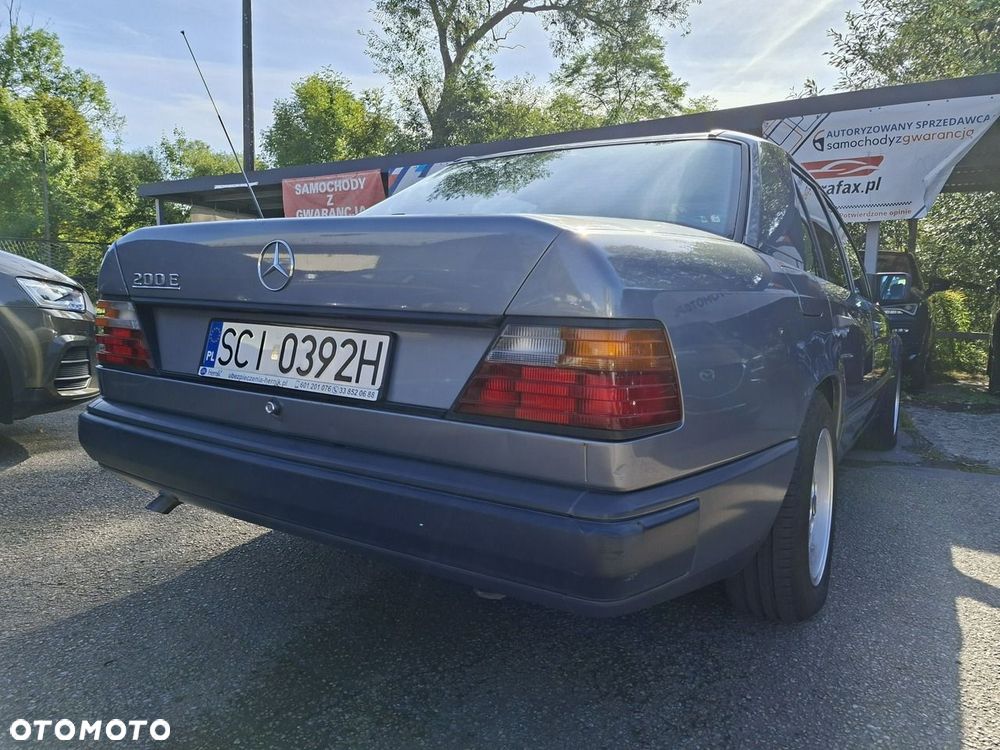 Mercedes-Benz Klasa E 200 - 12