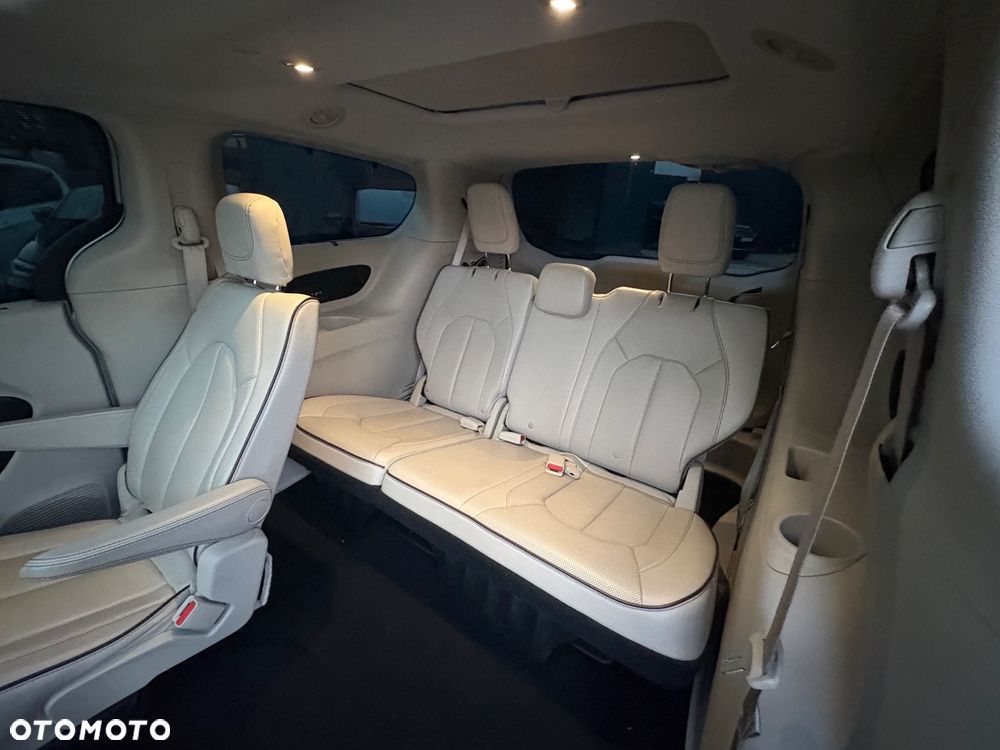 Chrysler Pacifica - 17