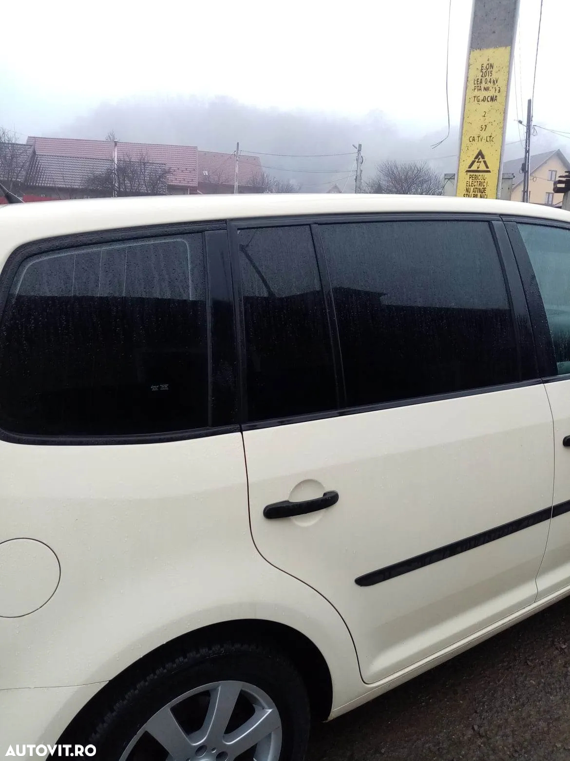 Volkswagen Touran 1.6 TDI DPF Comfortline - 4