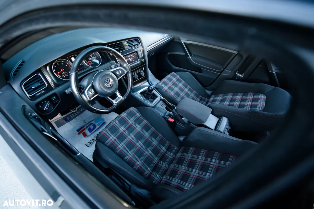 Volkswagen Golf - 10