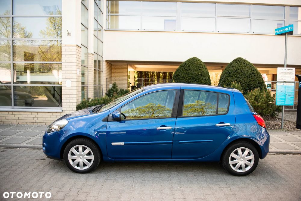 Renault Clio 1.2 16V Confort Authentique - 3