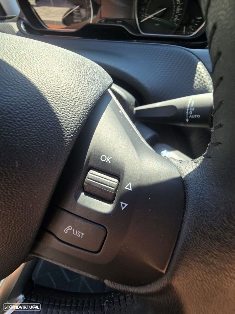 Peugeot 2008 1.2 PureTech Style - 14