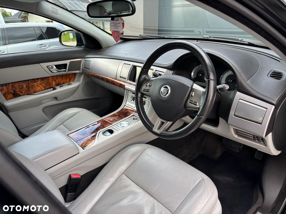Jaguar XF 3.0 V6 D Premium Luxury - 16