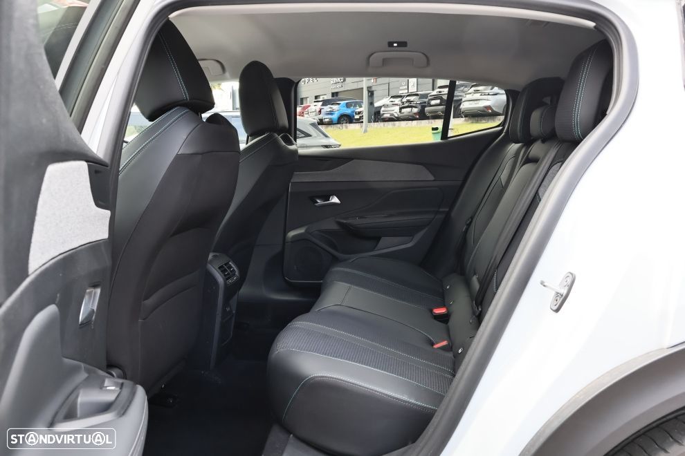 Peugeot 408 1.6 Hybrid Allure e-EAT8 - 18