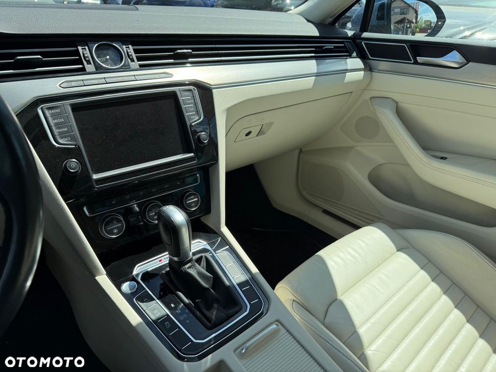 Volkswagen Passat 2.0 TDI Bi-Turbo BMT 4Mot Highline DSG - 23