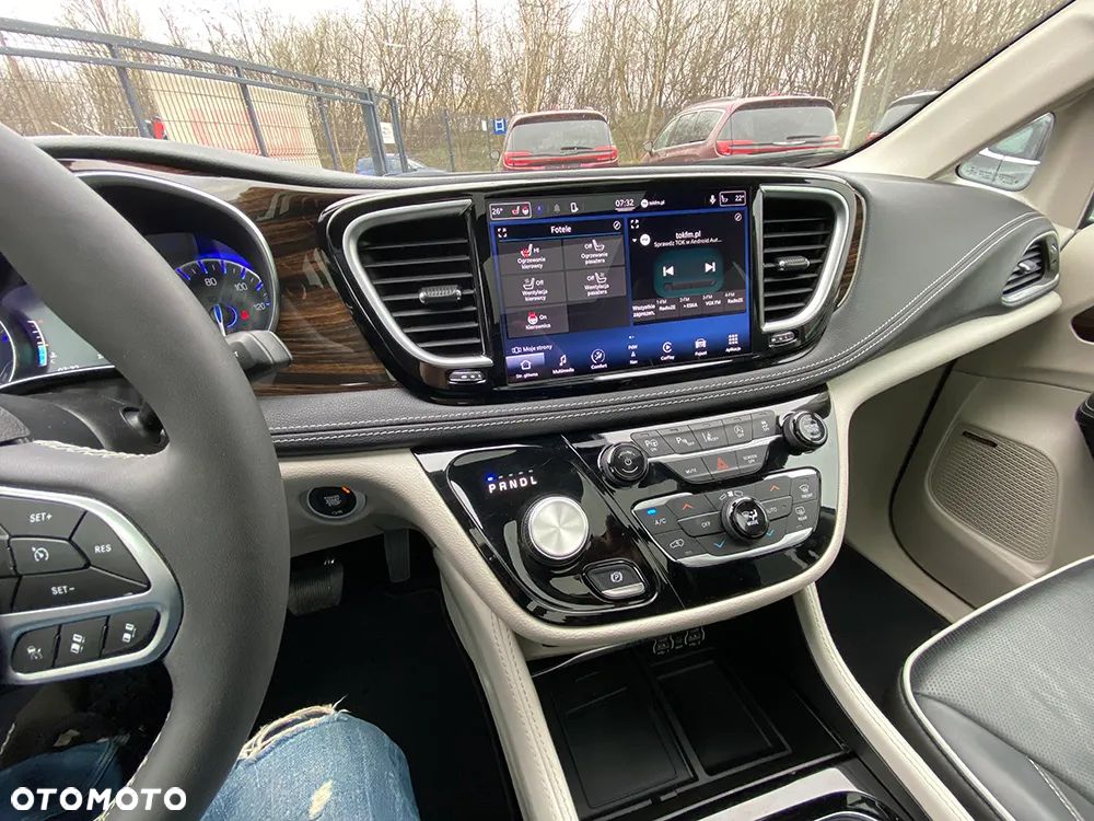 Chrysler Pacifica - 24