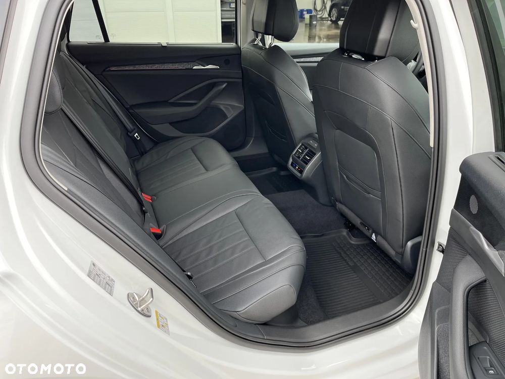 Skoda Superb 2.0 TDI SCR Selection DSG - 21