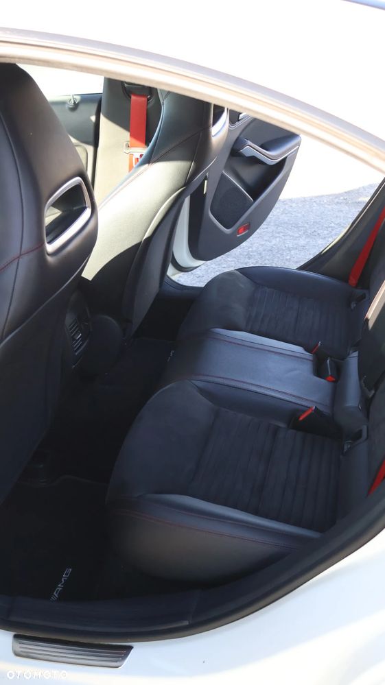 Mercedes-Benz CLA 45 AMG 4-Matic - 9