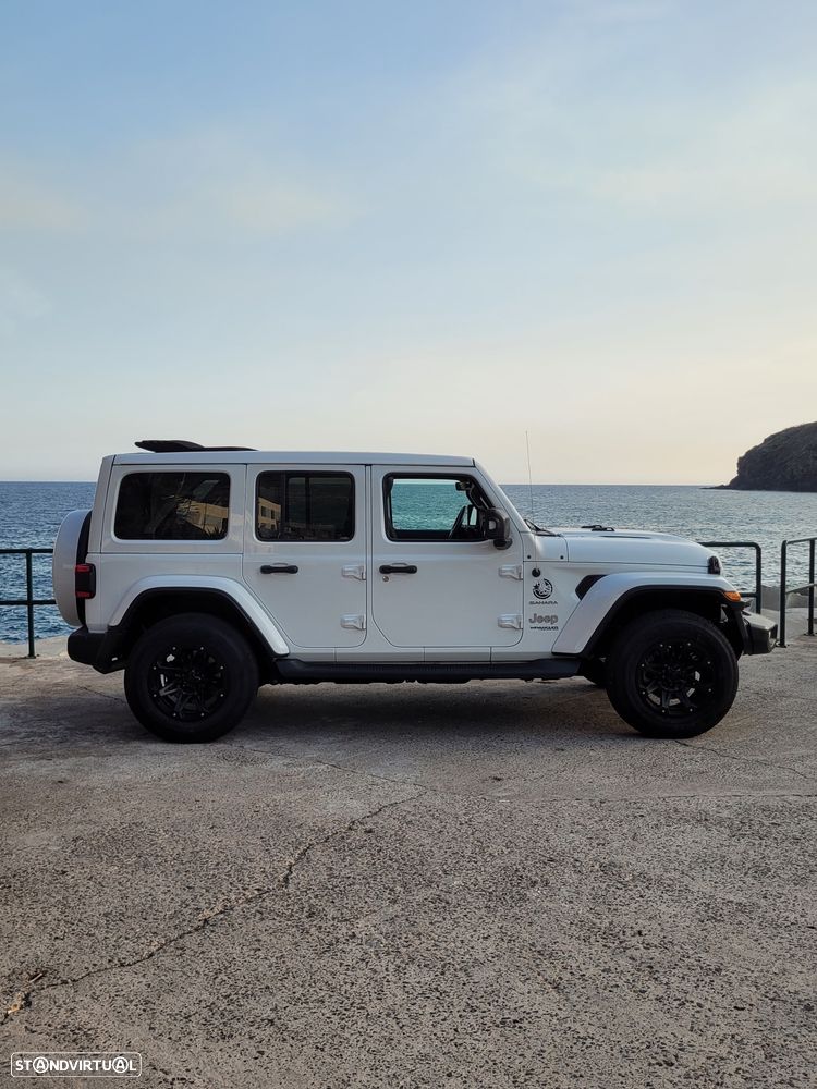 Jeep Wrangler Unlimited 3.8 Auto Sahara - 2