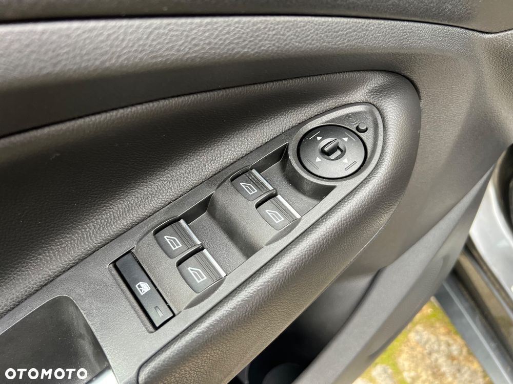 Ford Kuga 1.5 TDCi 2x4 ST-Line - 25