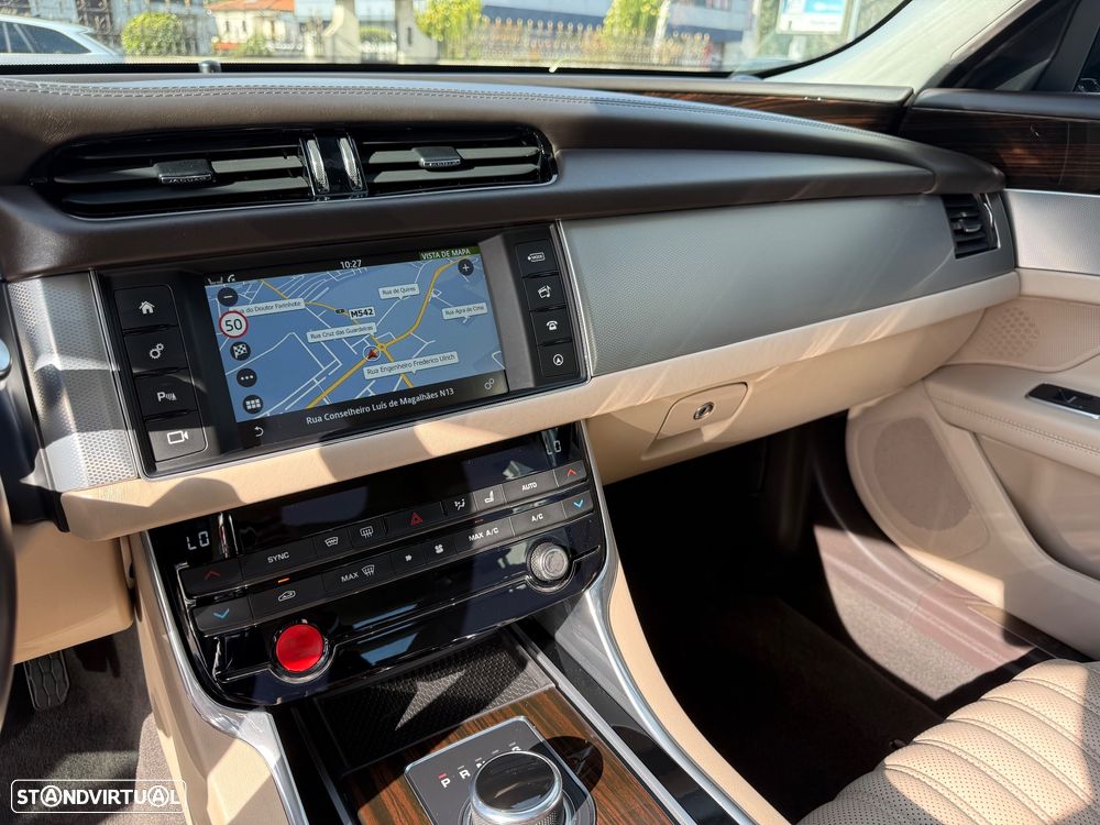 Jaguar XF 2.0 D Prestige Aut. - 35