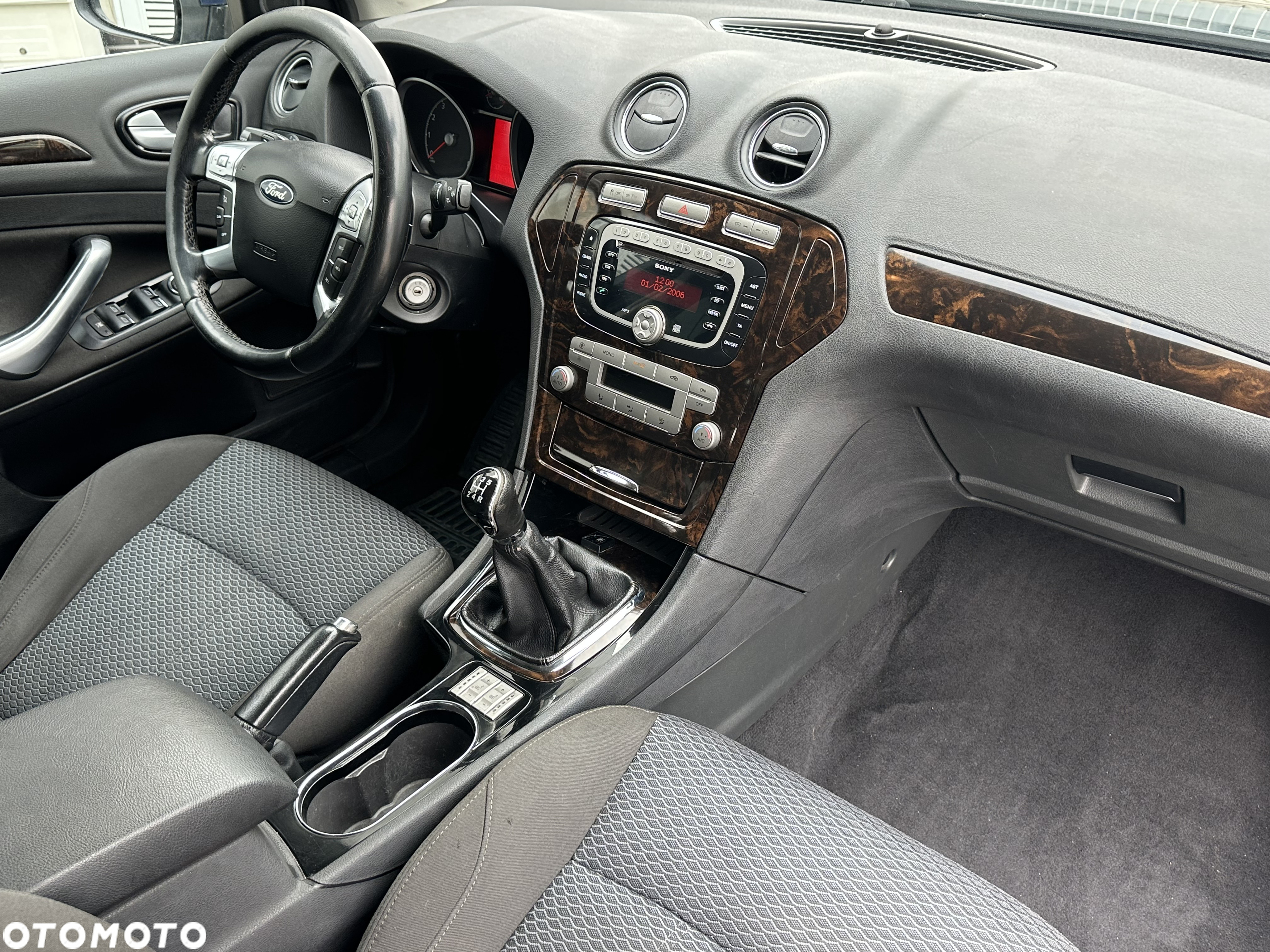 Ford Mondeo 2.0 Ghia - 17