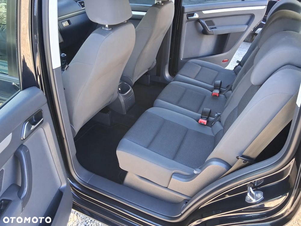 Volkswagen Touran - 16