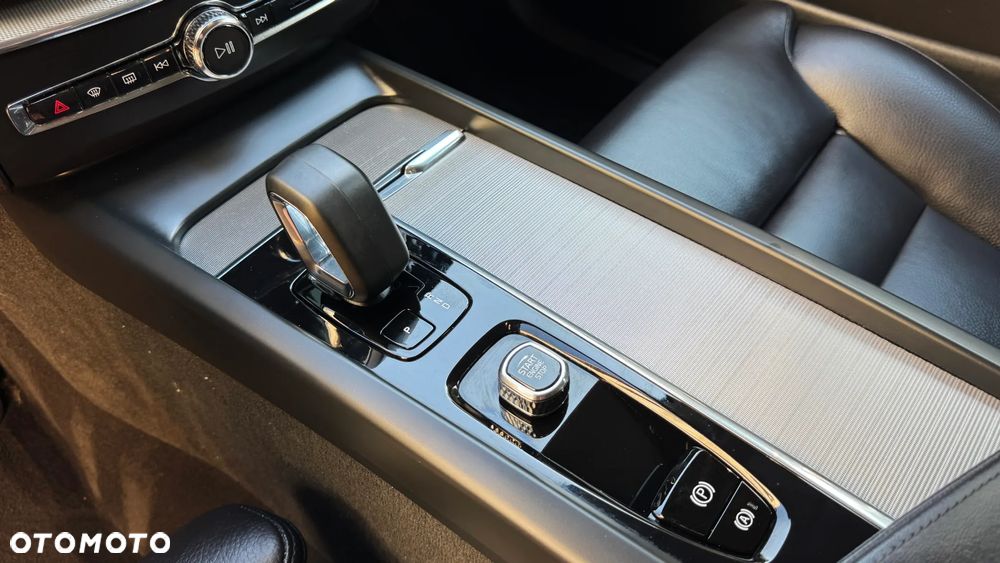 Volvo XC 60 B4 D Geartronic Momentum Pro - 27