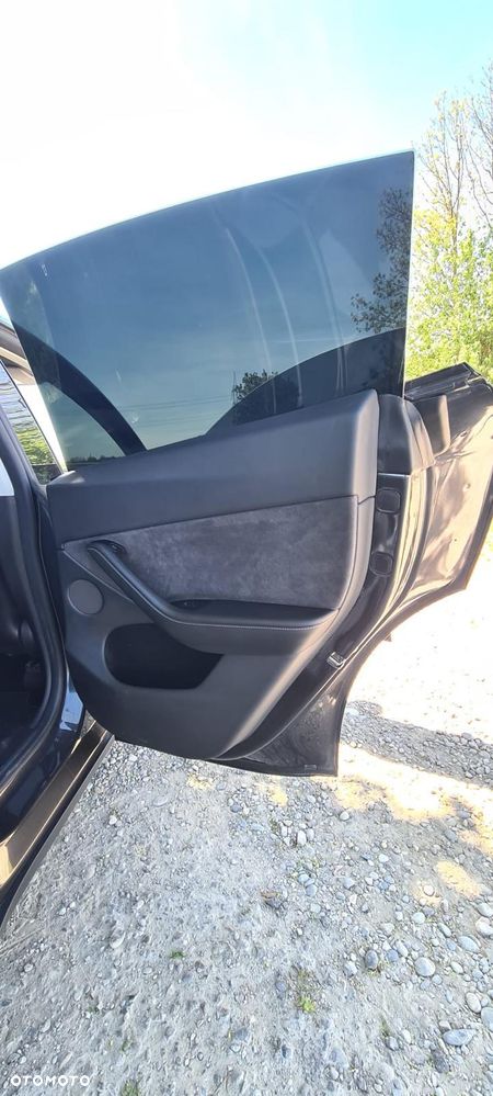 Tesla Model Y - 9