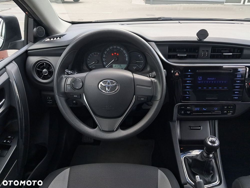 Toyota Auris - 16