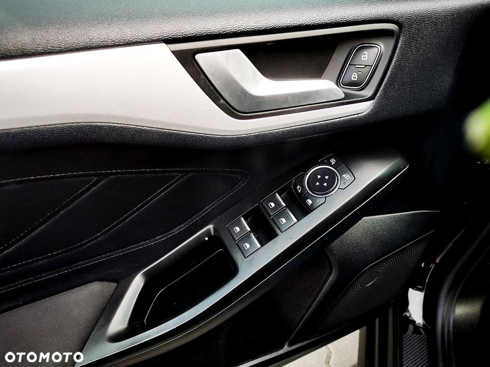 Ford Focus 1.0 EcoBoost Titanium X - 14