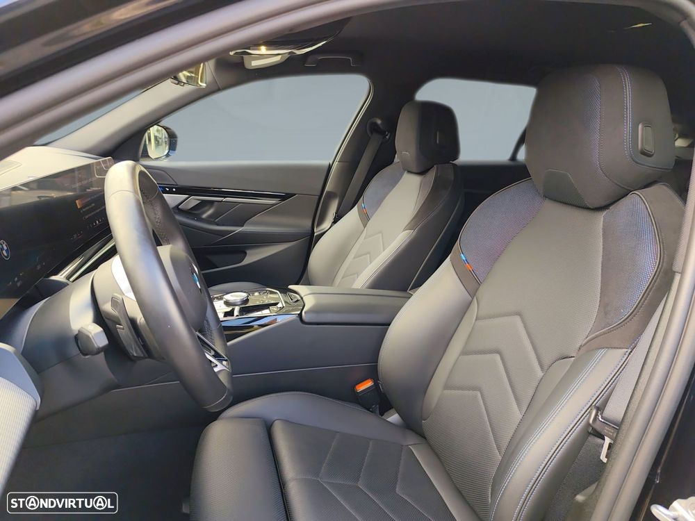 BMW 520 d Pack Desportivo M - 11