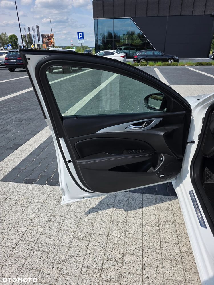 Opel Insignia 2.0 T 4x4 GSi + S&S - 20