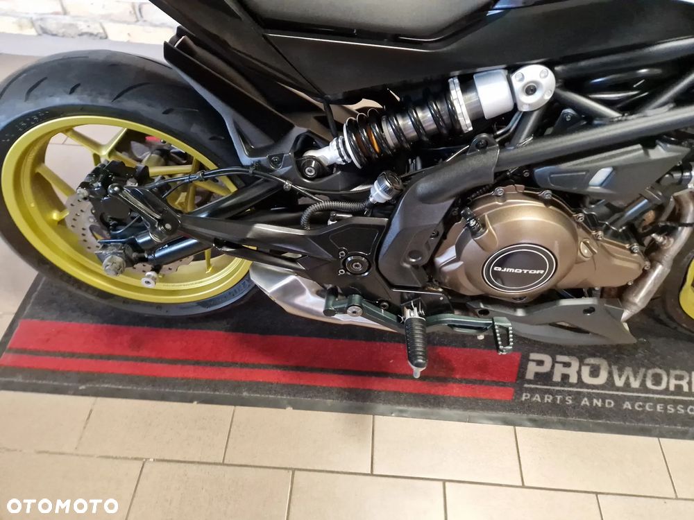 QJMOTOR SRK 700 - 27
