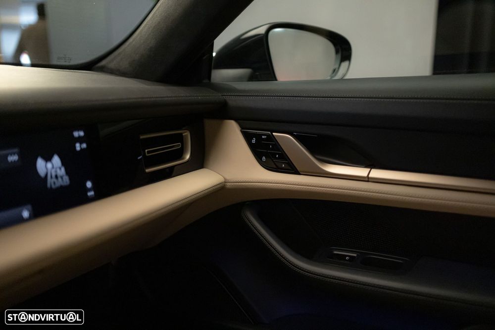 Porsche Taycan Turbo - 37