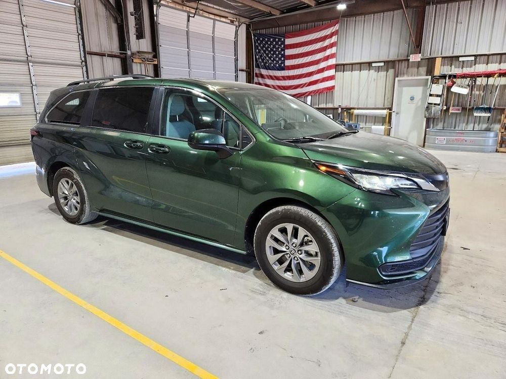 Toyota Sienna - 4
