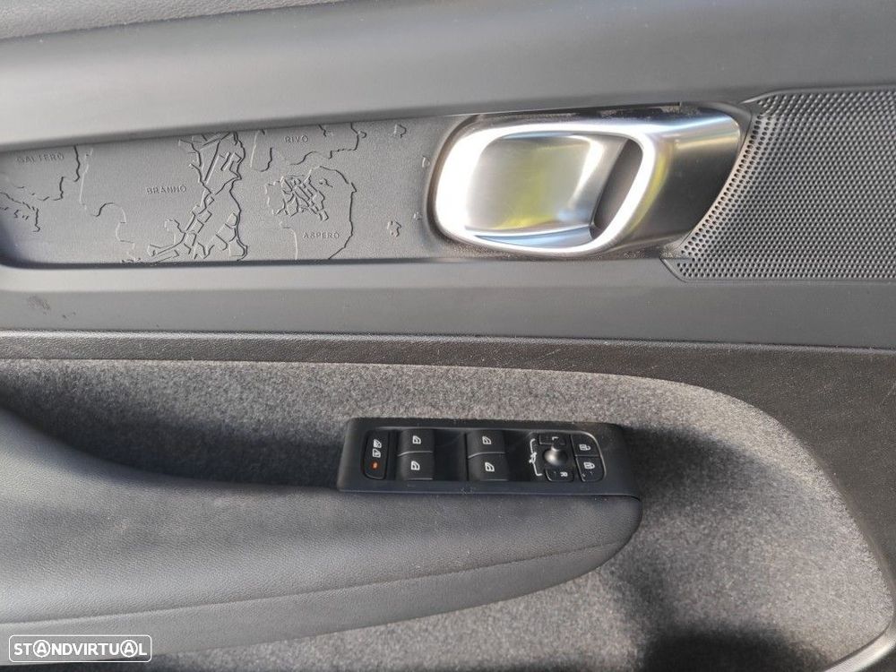 Volvo XC 40 Recharge Plus - 8