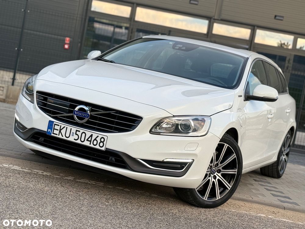 Volvo V60 D6 AWD Plug-in Hybrid Summum - 1