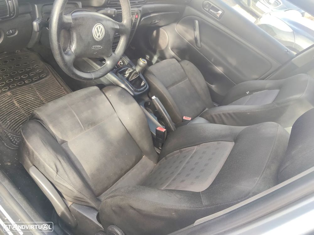 VW Passat 1.9 TDi Highline - 3