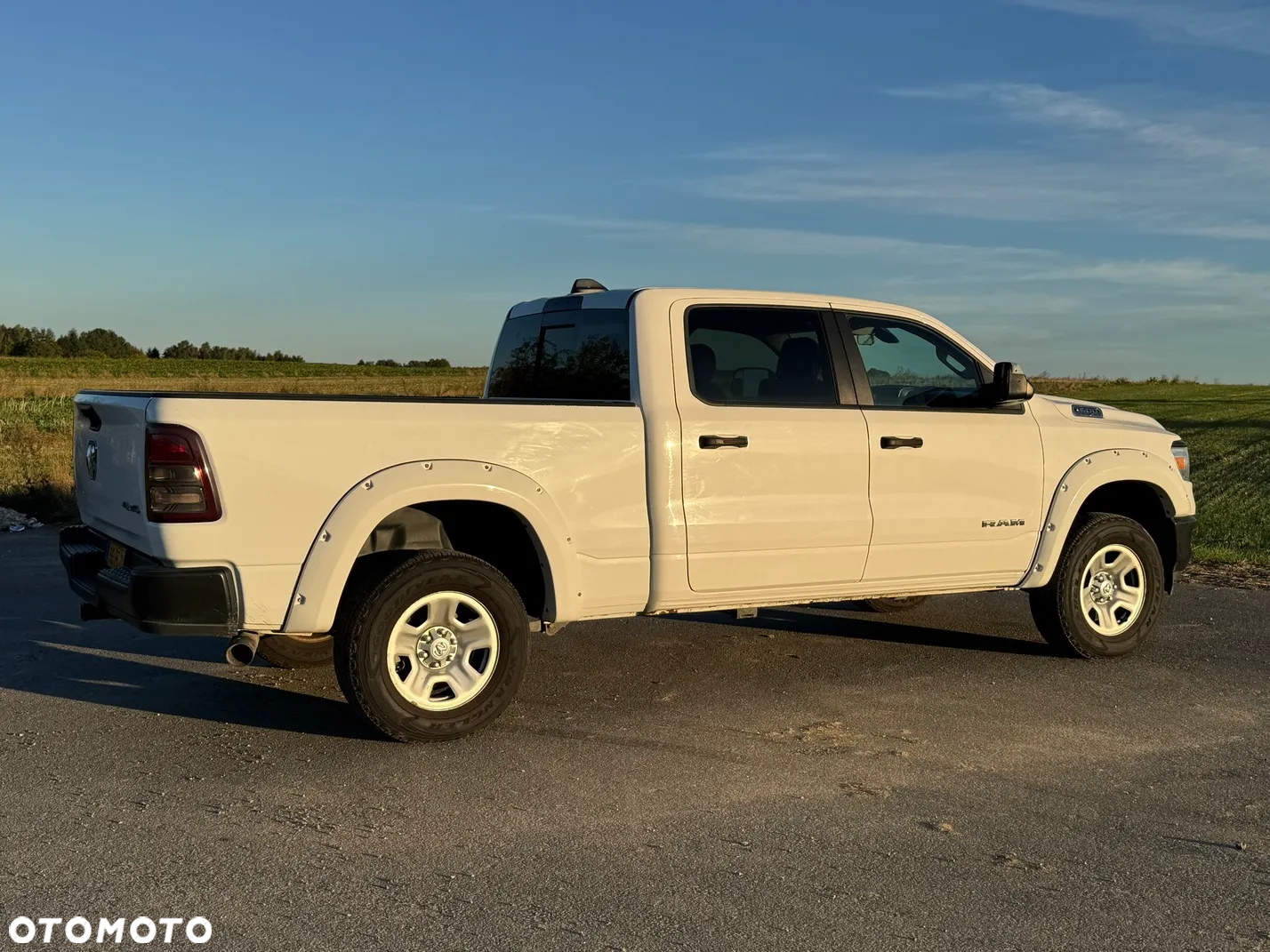 Dodge RAM 1500 5.7 4x4 - 16
