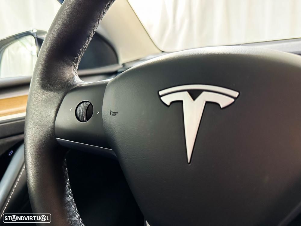 Tesla Model Y Long Range Dual Motor AWD - 40