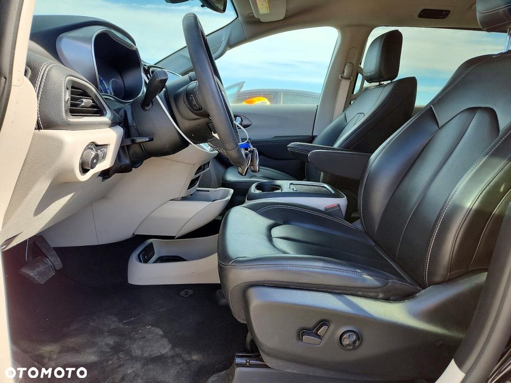 Chrysler Pacifica - 8
