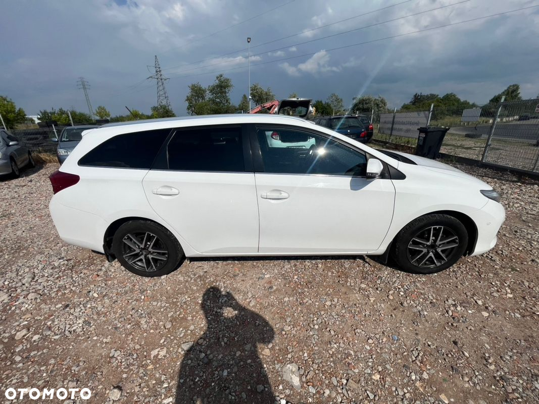Toyota Auris 1.6 Premium + - 27