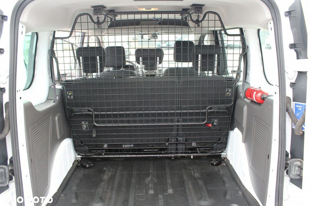Ford Transit Connect - 16