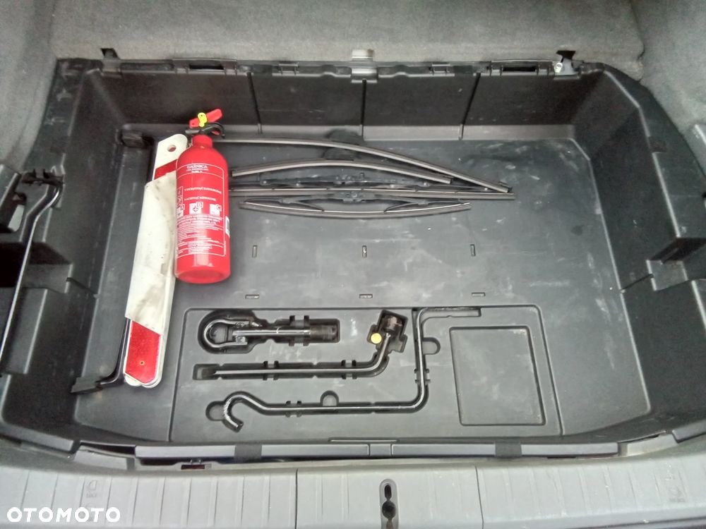 Toyota Prius 1.5 VVT-i Sol - 24