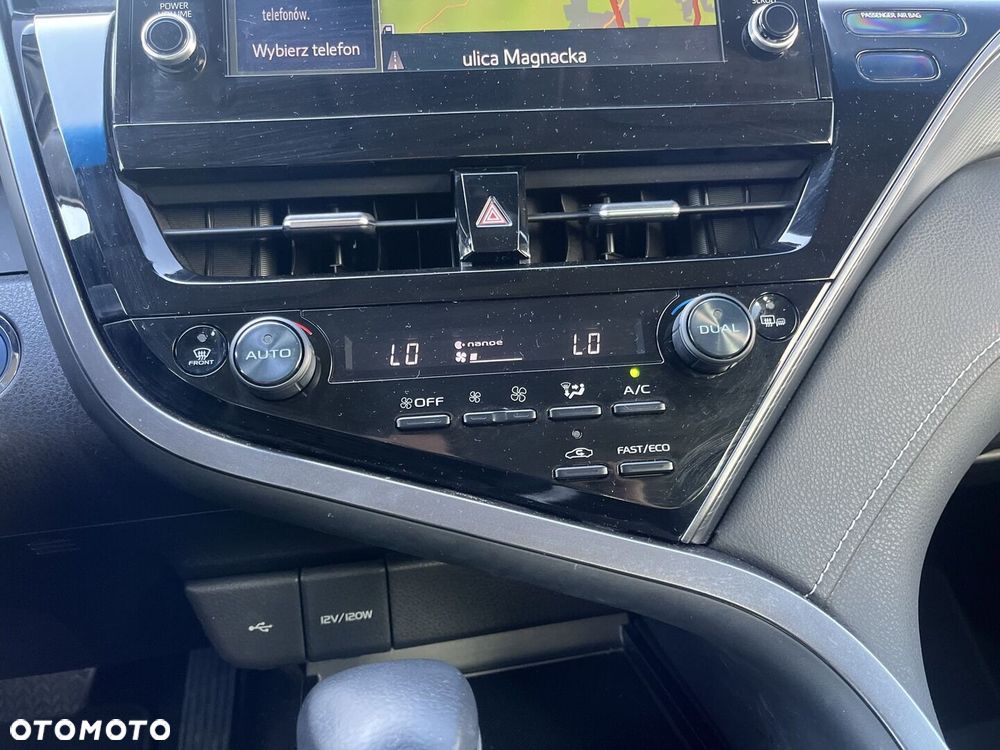 Toyota Camry 2.5 Hybrid Prestige CVT - 18