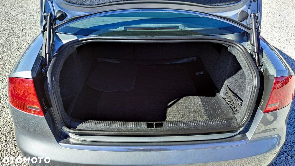 Audi A4 Limousine - 8