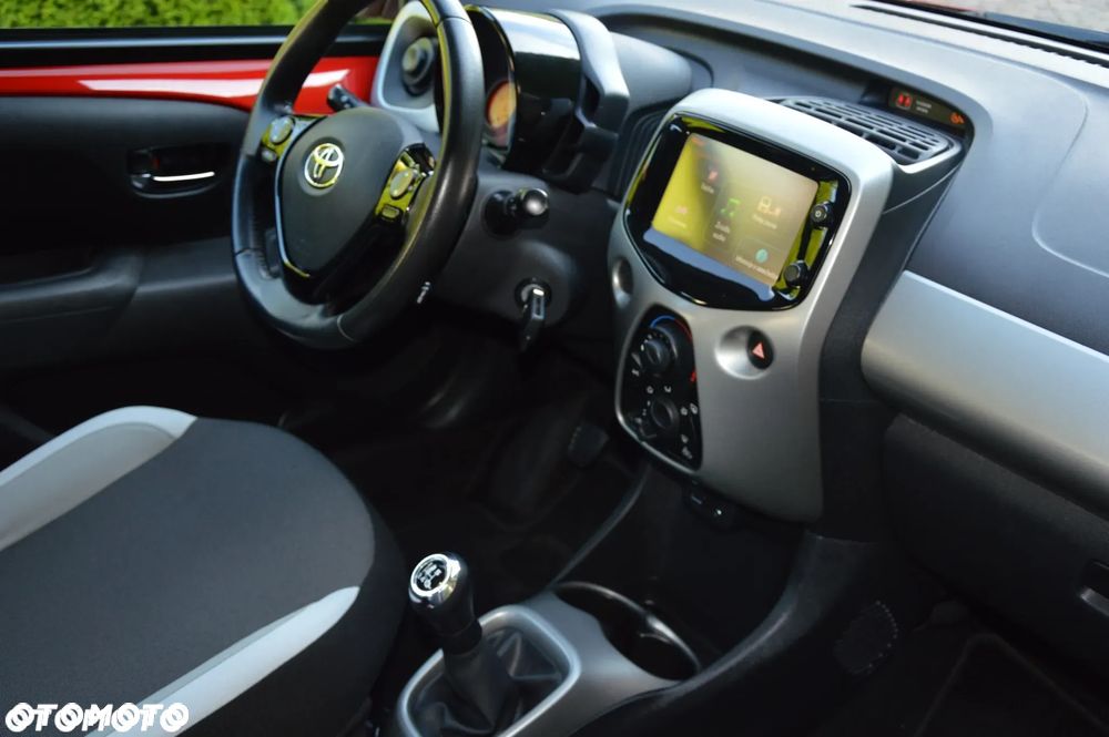 Toyota Aygo x-play touch - 29