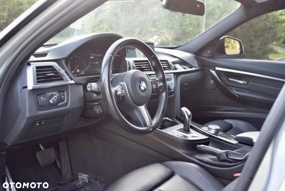 BMW Seria 3 330i xDrive - 12