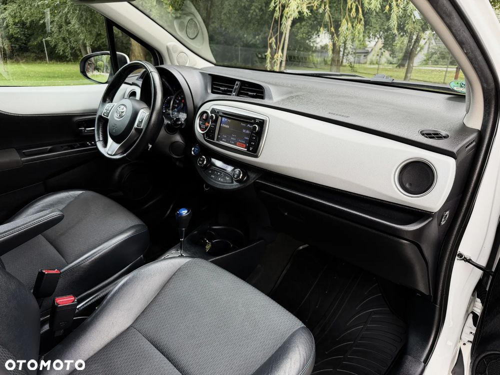 Toyota Yaris Hybrid 100 Premium - 18